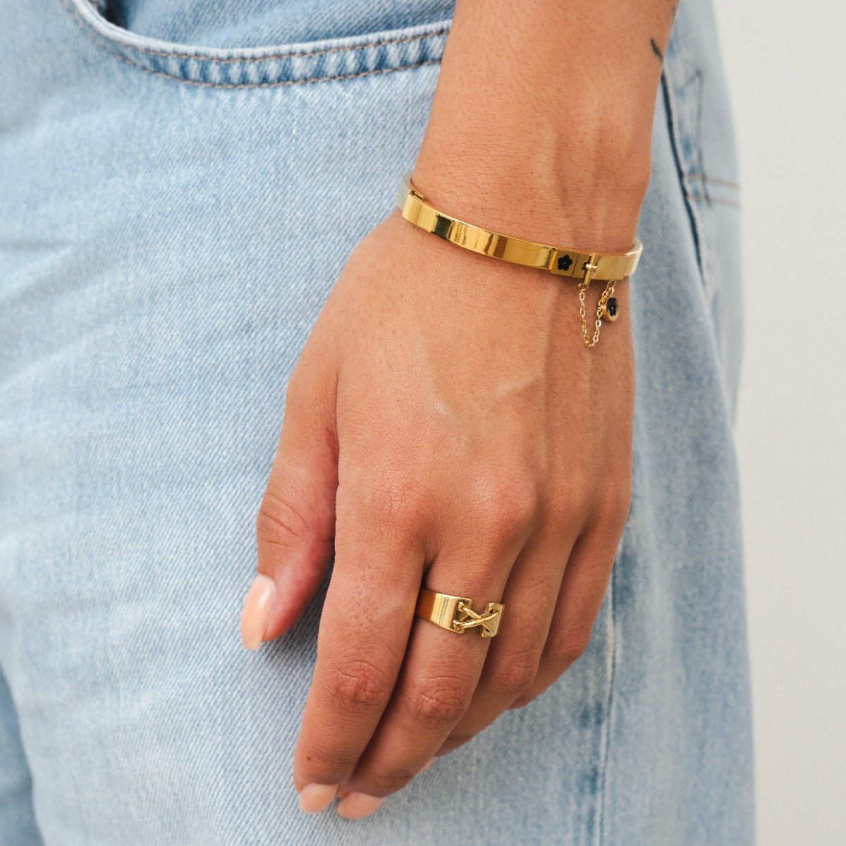 Pulsera Con Dijes Chapados